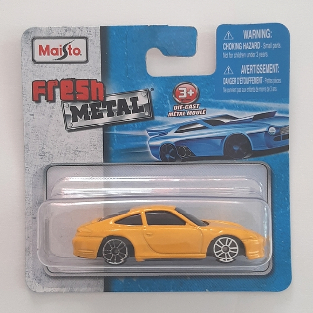 Porsche 911 Carrera 4S Yellow Maisto Fresh Metal Collection